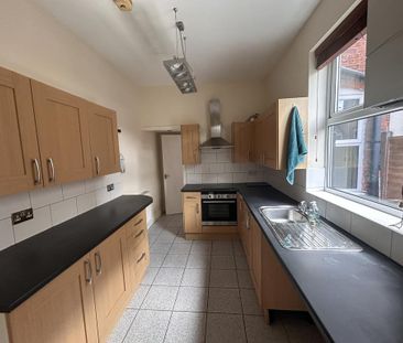 4 bedroom terraced house to rent - Photo 5