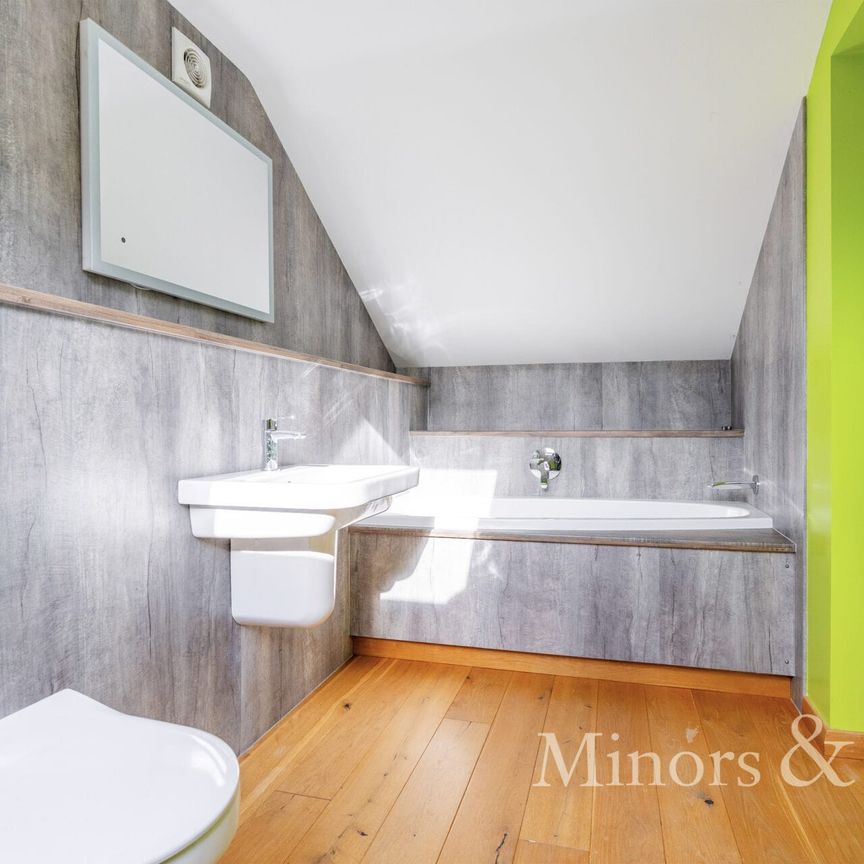 Pinkney Lane, Hunworth - Photo 1