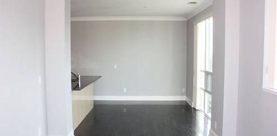 Yonge/Eglinton-Penthouse 2Bdrm 2Bths 2Parking&Locker - Photo 2