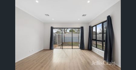 Four Bedroom Townhouse - Photo 2
