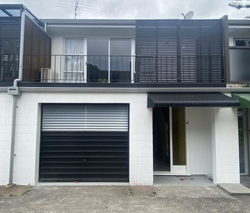 Very Tidy Great location - Photo 2