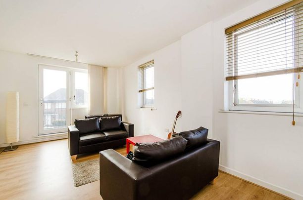 3 bedroom flat to rent - Photo 1