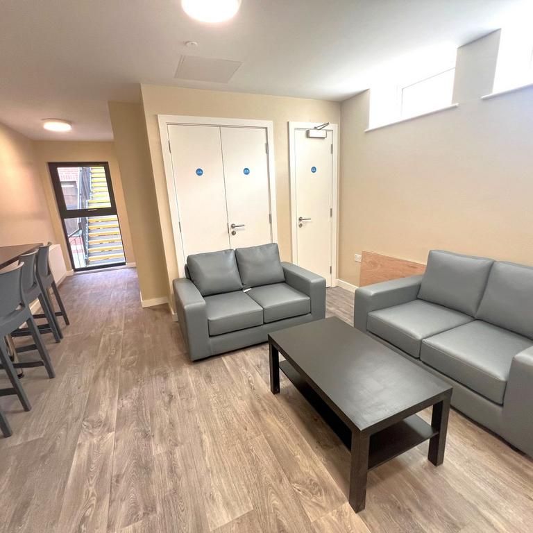 1 bedroom in a flat share to rent - Photo 1