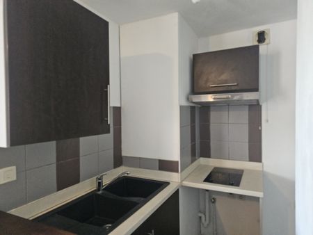 Location Appartement 2 pièces 39m² ST DENIS 97400 - Photo 4