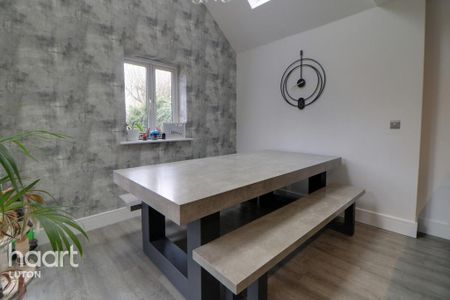 4 bedroom detached house to rent - Photo 5