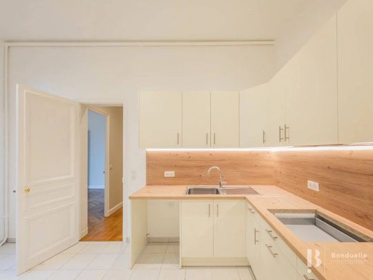 Rental Apartment Paris 8th Faubourg-du-Roule - Photo 1