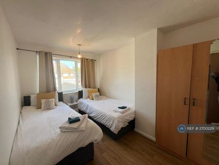 3 bedroom terraced house to rent - Photo 5