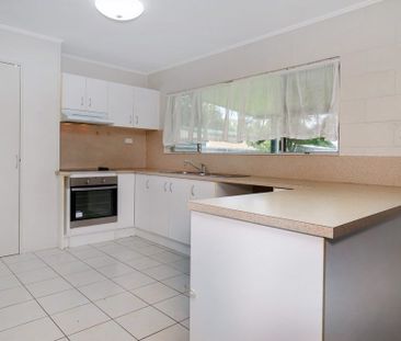 33 Merryl Street, Rasmussen QLD 4815 - House For Rent | Domain - Photo 6