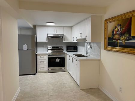 For Lease - 75 Brass Drive, Richmond Hill, Ontario - Photo 2