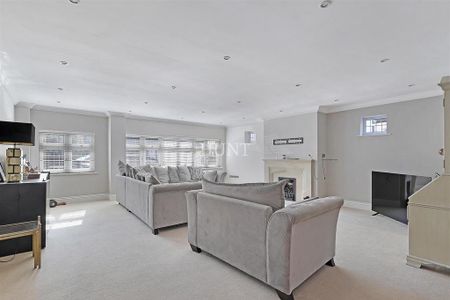 6 bedroom detached house to rent - Photo 3