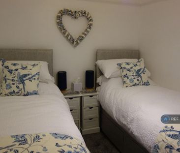 2 bedroom semi-detached house to rent - Photo 6