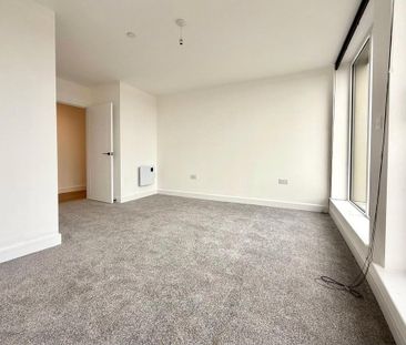 2 bedroom penthouse to rent - Photo 2