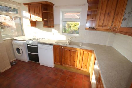 3 Bedroom Bungalow - Detached To Let - Photo 4