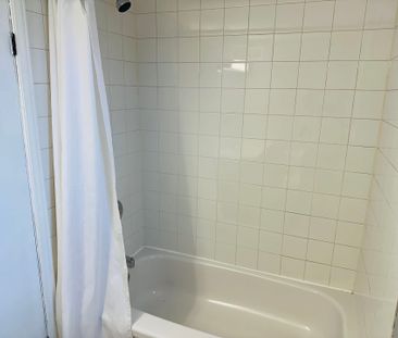 For Lease - 173 Warren Avenue Unit# Upper Level, Oshawa, Ontario - Photo 2