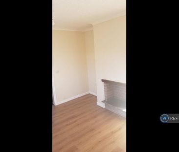 2 bedroom end of terrace house to rent - Photo 3