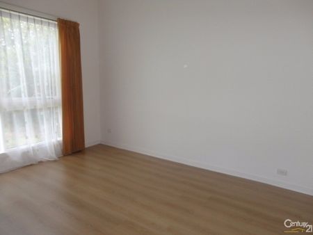 Spacious Unit! - Photo 2