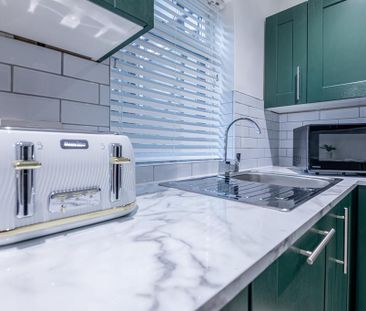 6 bedroom terraced house to rent - Photo 4