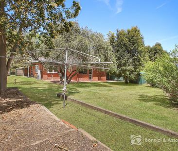 SOUGHT-AFTER EAST ALBURY - Photo 2