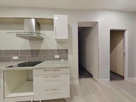 Location Appartement 3 pièces 57m² CHATELLERAULT 86100 - Photo 3