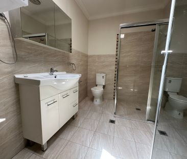 Bright & Spacious 1?Bed Unit - Photo 4