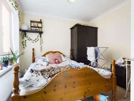 Staplefield Drive, Brighton, BN2 - Photo 5