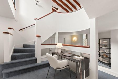 3 bedroom mews to rent - Photo 2