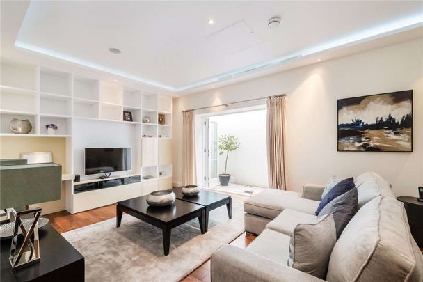 An excellent family house with wood floors throughout. - Photo 1