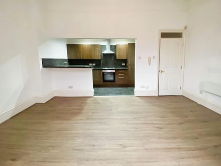 2 bedroom Flat To Let - Photo 4