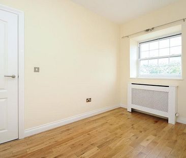 Barnsbury Lane, Surbiton, KT5 - Photo 1