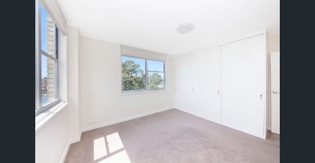 Harbourside Living with Breath-taking Water Views - Photo 4