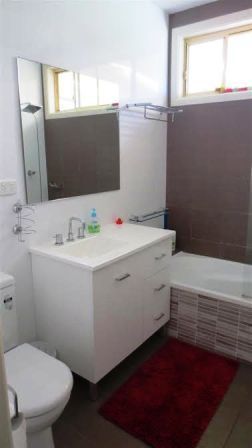 Charming Family Home in Escarpment Foothills - Photo 2