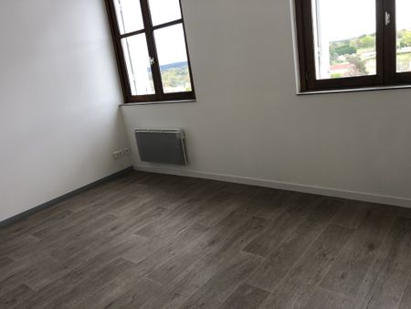 Location Appartement 3 pièces 75m² LA ROCHE CHALAIS 24490 - Photo 2