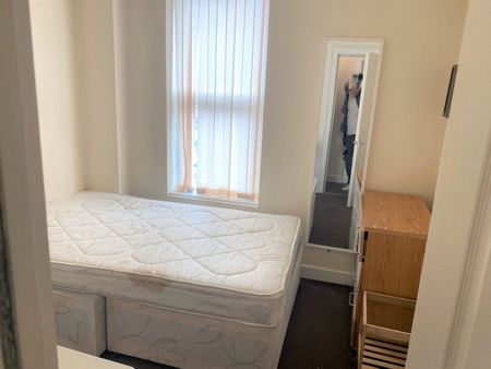 Royal Park Grove, Hyde Park, Leeds, LS6 1HQ - Photo 3