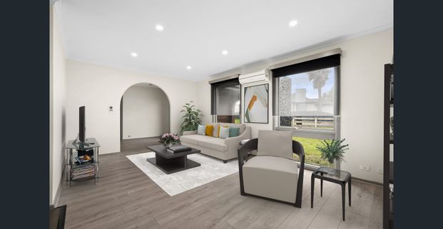 Newly renovated home in fantastic location! - Photo 1