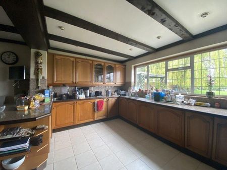 1 bedroom in a house share to rent - Photo 3