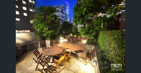 Spacious Entertainer in an Unbeatable Neighbourhood - Photo 2