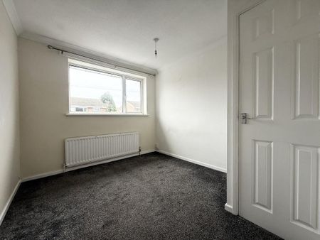 4 bedroom semi-detached house to rent - Photo 3