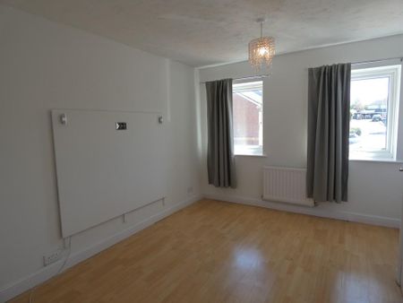 2 bedroom end of terrace house to rent - Photo 3