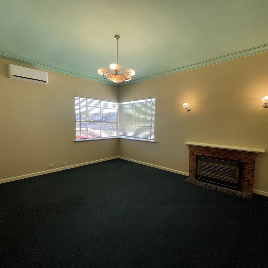 Comfortable 3-Bedroom Home in a Convenient Brooklyn Location - Photo 1