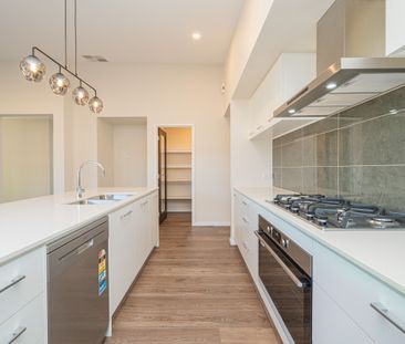 Ready to move in to with nothing to do! Available 28 Nov 2025 - Photo 4