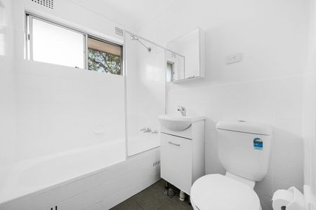 Renovated 2 BEDROOM UNIT IN HEART OF HOMEBUSH WEST - Photo 5