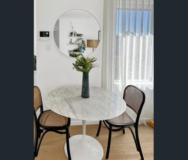 Village hotspot, walk to Balmoral with fabulous views - Photo 3