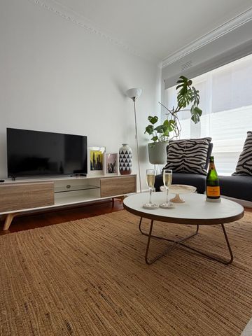 St Kilda East - Photo 2