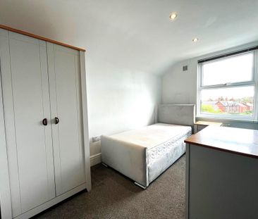 1 bedroom in a house share to rent - Photo 4