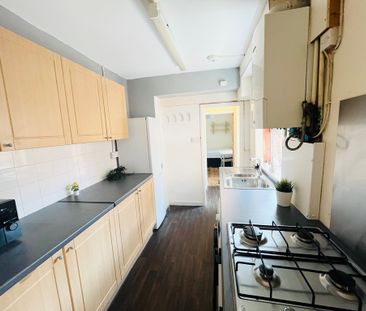 4 Bed Student Accommodation - Photo 5
