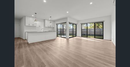 Luxury Living 3 Bedroom Single Storey Townhouse - Photo 2