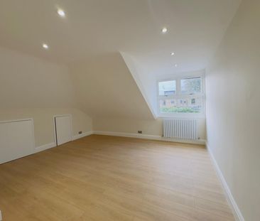 3 Bed Flat, Broomhill Road, IG3 - Photo 2