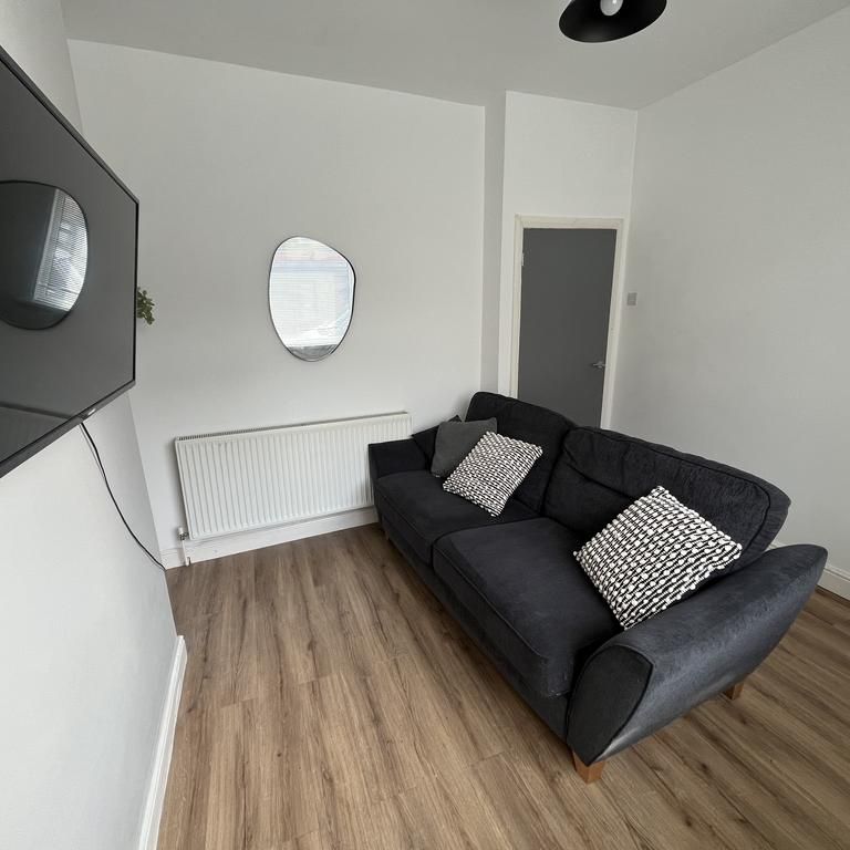2 bedroom terraced house to rent - Photo 1