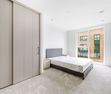 Iris House, 2 Cedrus Avenue, Southall, London, UB1 1GA - Photo 6