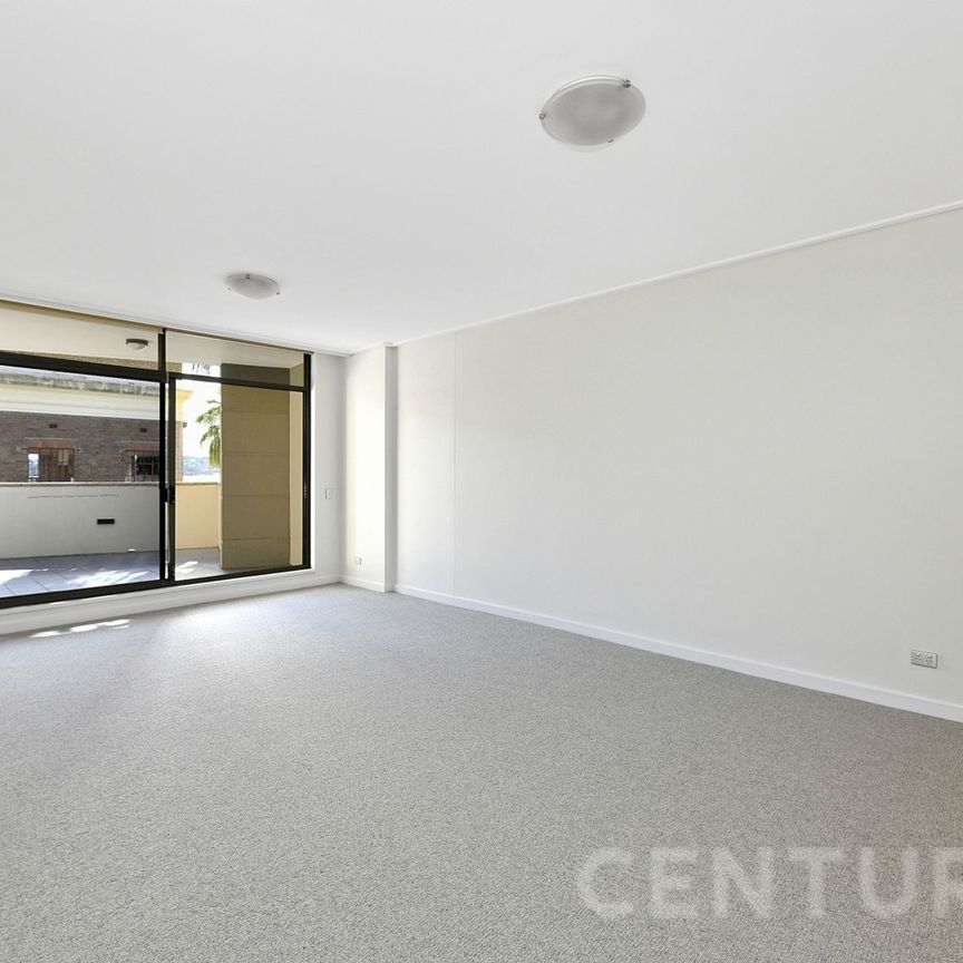 Among the Finest in Balmain Shores – Freshly Updated with Premium Finishes - Photo 1
